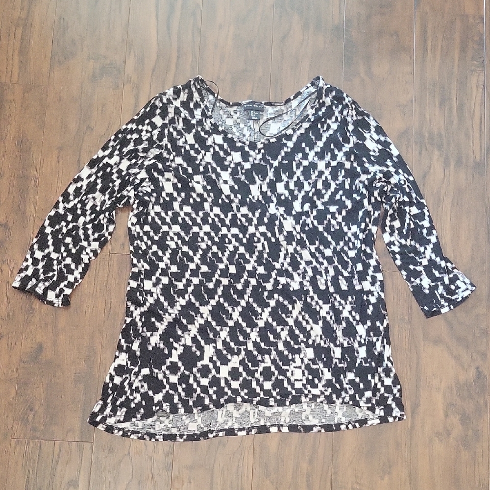 Black and White Patterned Women's Top
